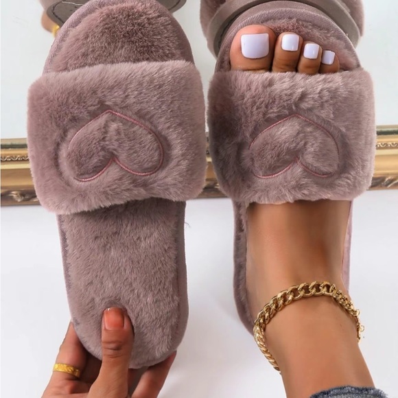 Super Cute Dusty Plum Cozy Soft Slippers With Embroidered Heart Detail. 💜 - Picture 2 of 2